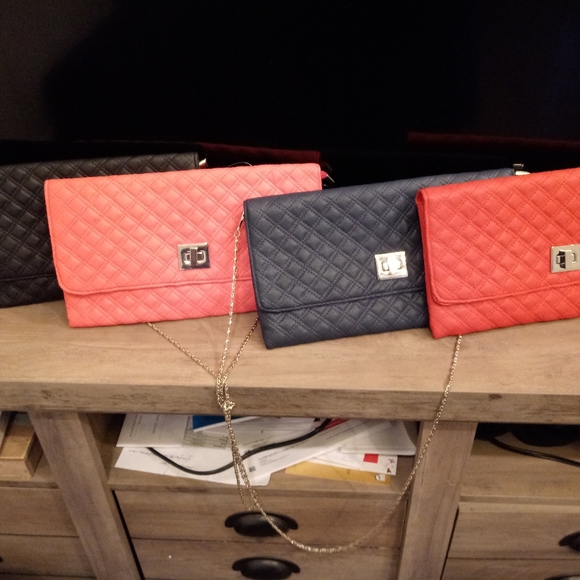 Purses - Picture 3 of 7